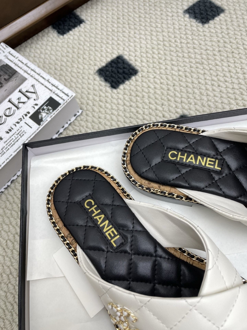 Ch**el slippers